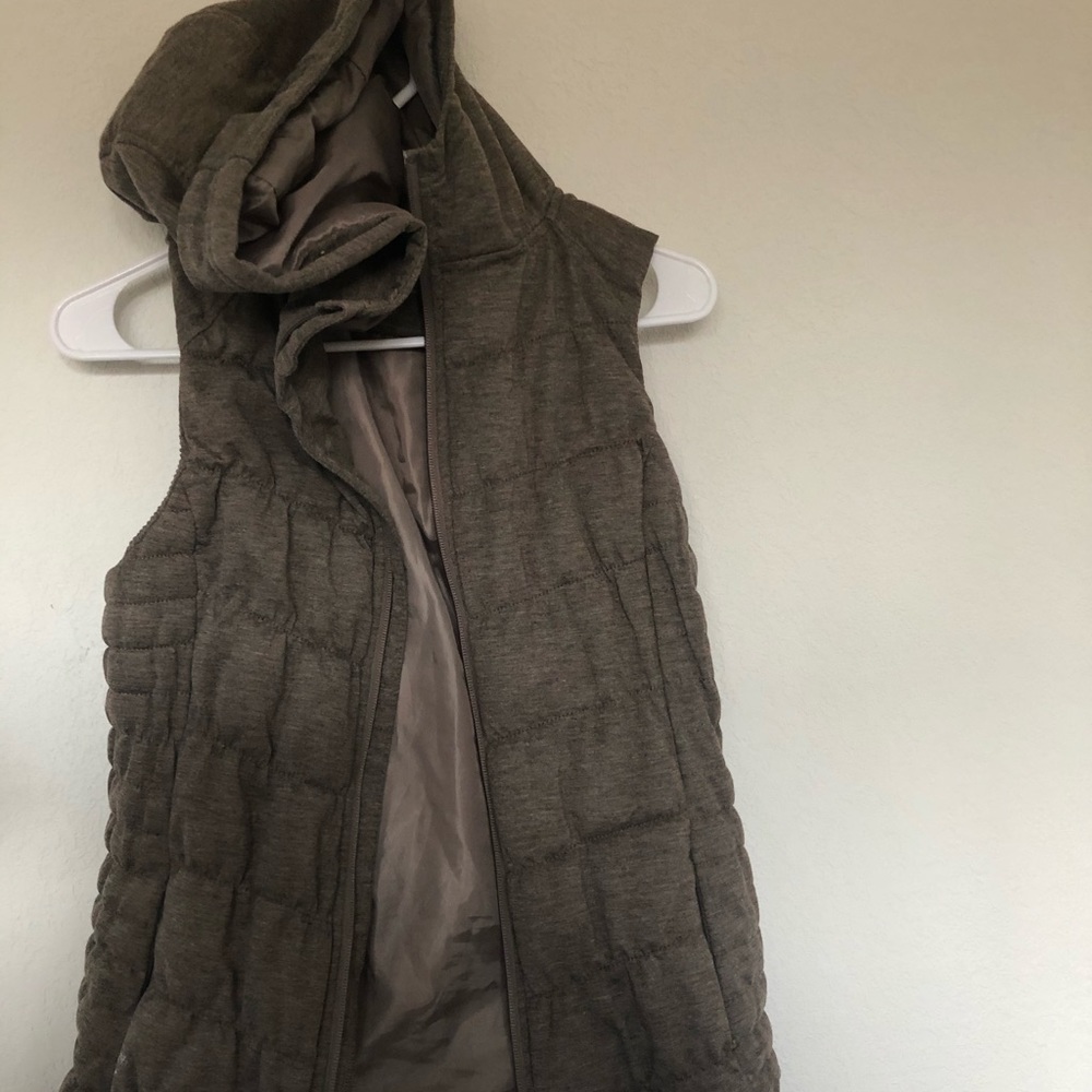 Brown padded vest, small - Picture 2 of 2